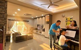 Sekinchan Spacious 2 And Half Storey Homestay 100M Walk To Kfc 7 Eleven 24Hr Clinic Ktv Bbq 适耕庄宽敞2层半民宿 100米到kfc 7 Eleven Ktv Bbq